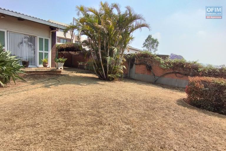 Villa basse F4 sur 1000 m2 de terrain à Nanisana- Antananarivo