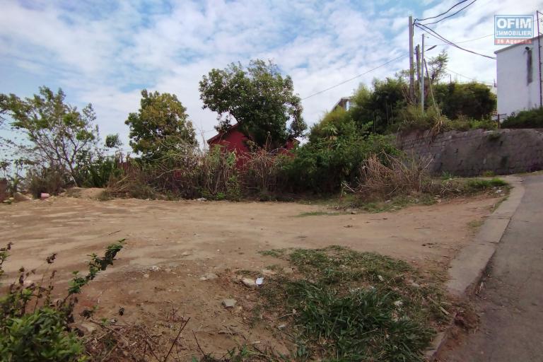 Prix en baisse!!!Terrain de 500 m2, plat prêt à bâtir, eau et électricité sur place à Fiadanana Fort Voyron- Atananarivo
