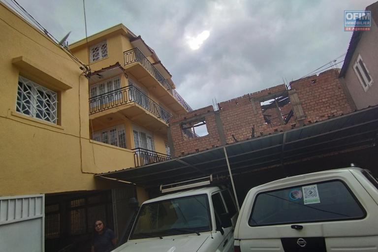 Maison à étage F8 sur 190 m2 de terrain à Antsahabe- Antananarivo