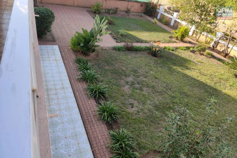 OFIM Immobilier offre en location une Villa à étage F8 sur Ambatobe à quelques pieds du Lycée Français dans une résidence sécurisée 24/24