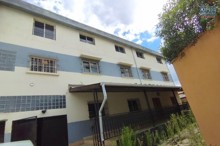 Une grande maison à 2 étages dans un lotissement résidentiel à Ankadikely Ilafy - Antananarivo