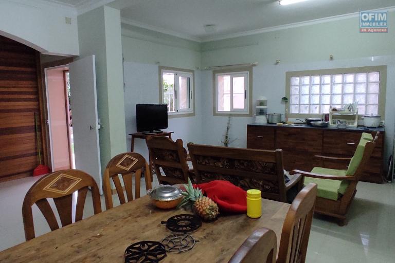 Vente d'une maison F8 dans le quartier calme et résidentiel d'ambohitrarahaba