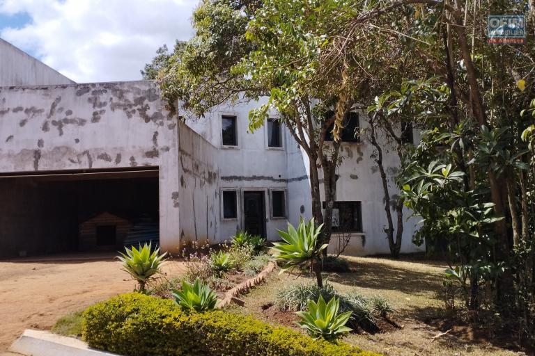 Villa F5 en cours de finition , beau quartier, dans une résidence sécurisée à Malaza Andoharanofotsy- Antananarivo