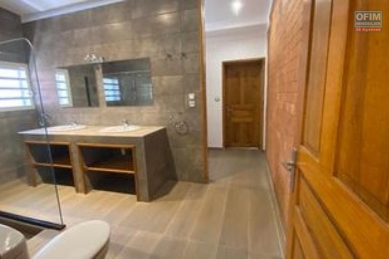 OFIM Immobilier loue une charmante Villa basse neuve F4 dans une petite résidence sur Talatamaty Amborompotsy