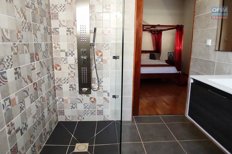 Vente d'une propriété  de 870m2 contenant une maison F4 et un appartement T2 indépendant dans un quartier calme à andoharanofotsy