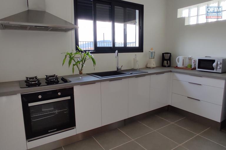 Vente d'une propriété  de 870m2 contenant une maison F4 et un appartement T2 indépendant dans un quartier calme à andoharanofotsy