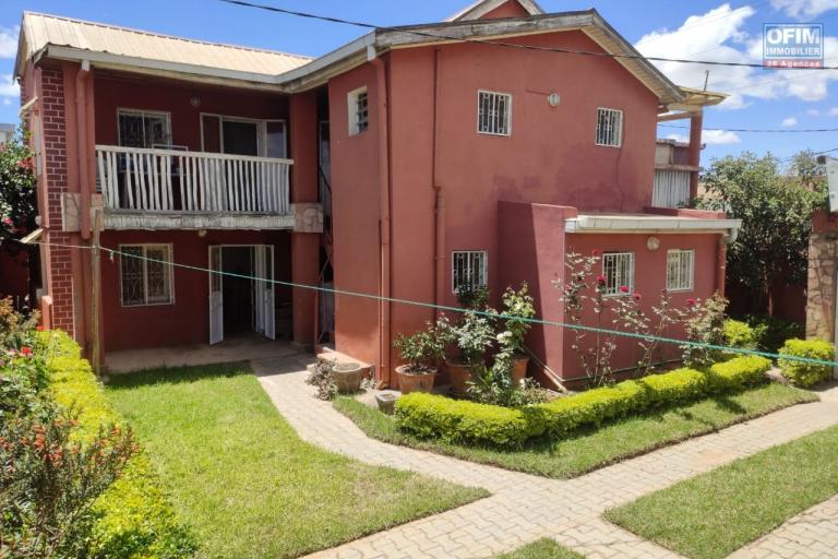 OFIM immobilier loue un petit appartement T3 semi meublé au RDC sur Andoharanofotsy Ambohimailala