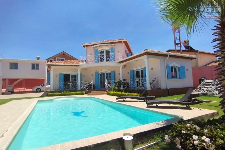 Belle villa F4 avec piscine sur 600 m2 de terrain à Ilaivola Ivato- Antananarivo