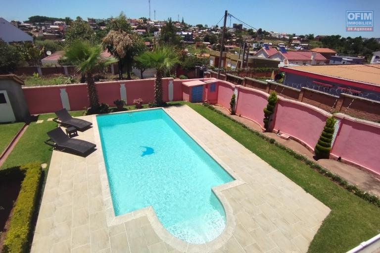 Belle villa F4 avec piscine sur 600 m2 de terrain à Ilaivola Ivato- Antananarivo
