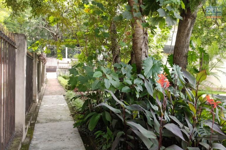 OFIM immobilier loue une charmante Villa à étage avec jardin dans un quartier calme sur Farango Analamahitsy.LOUE