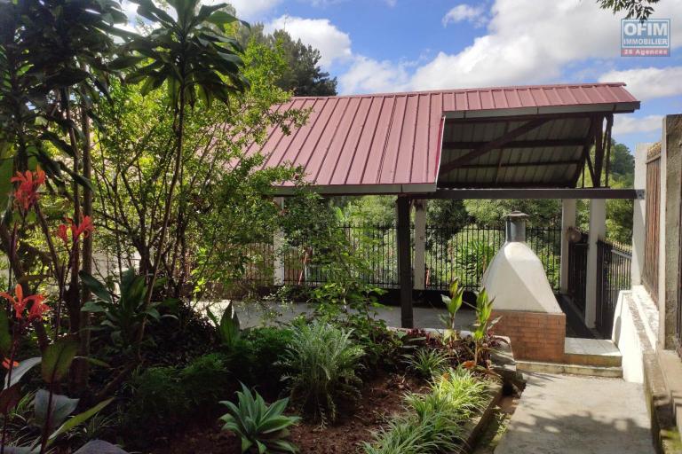 OFIM immobilier loue une charmante Villa à étage avec jardin dans un quartier calme sur Analamahitsy Androhibe