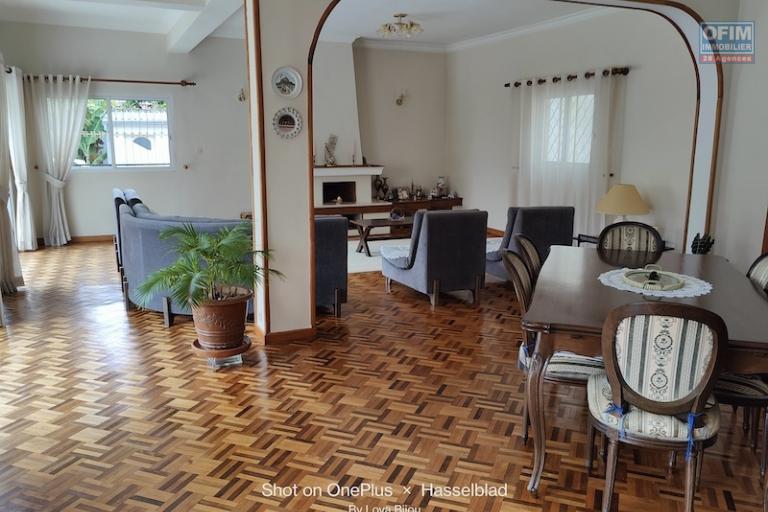 &agrave; vendre grande villa F3 de 150M2 habitable sur ivato. Contact Mr Jacky