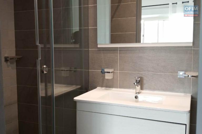 A LOUER Appartement de type T5 meublé équipé sis à Ambatobe à 5min à pieds du Lycée Français. contact Francia