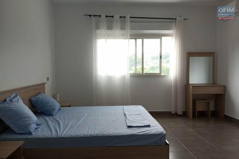 A LOUER Appartement de type T5 meublé équipé sis à Ambatobe à 5min à pieds du Lycée Français. contact Francia
