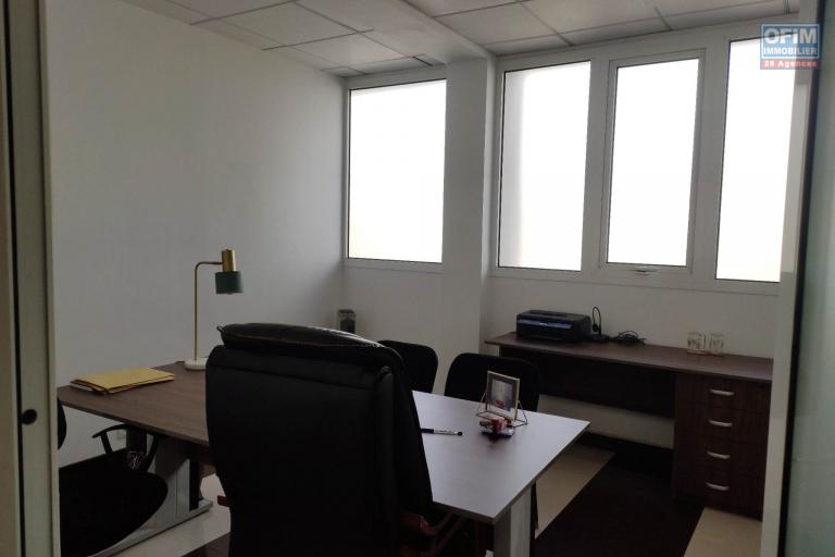 OFIM Immobilier loue un local de 160m2 à usage de bureau sur Antsahavola au 6e étage avec ascenseur et un parking