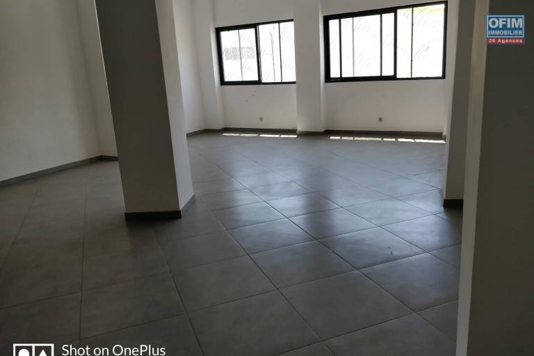 Des bureaux des bureaux de 43m2, 46m2, 63m2 et 68m2 à Ambohibao