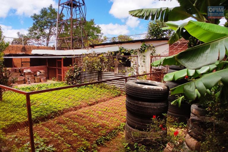  vente d'une belle et grande propriété avec piscine, villa F10 et 4 bungalow à Betsizaraina