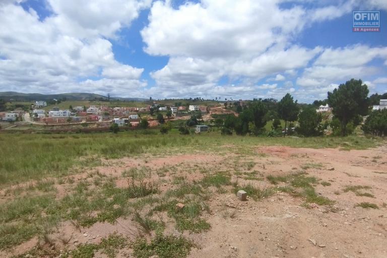 A vendre terrain de 724 m2 à manazary ilafy à 5 minutes du lycée francais