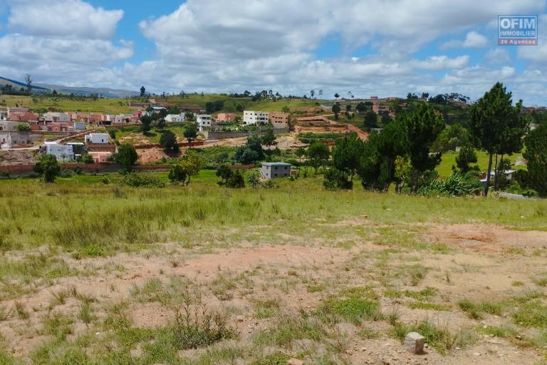 A vendre terrain de 500 m2 à manazary ilafy à 5 minutes du lycée francais