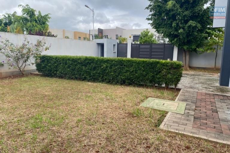 Une villa F4 avec piscine dans une résidence sécurisée à Ankadimbahoaka