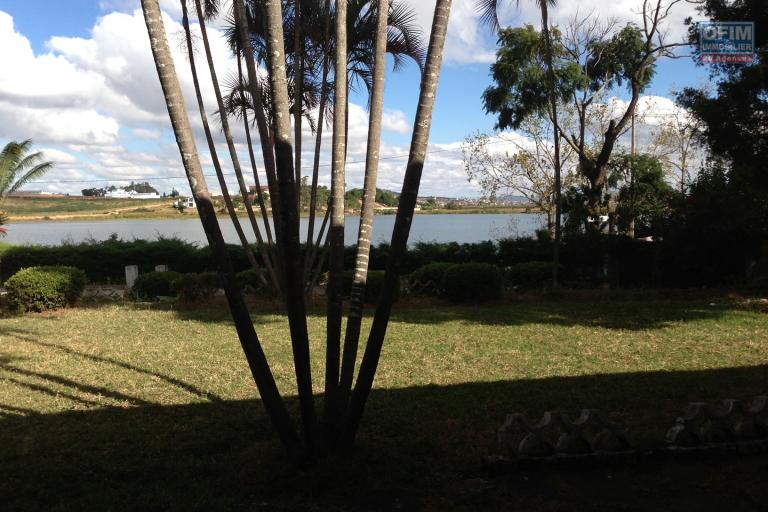 Vente appartement T4  avec vue sur lac Andranotapahana