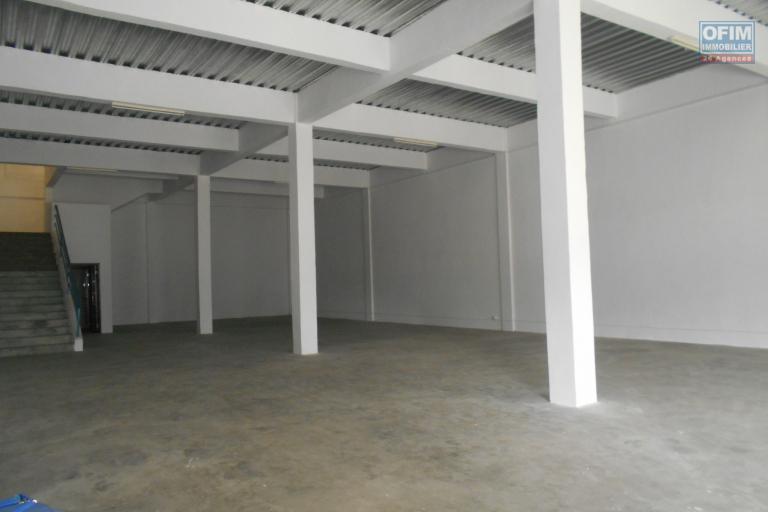 Un entrepôt de 420m2 à Tanjombato