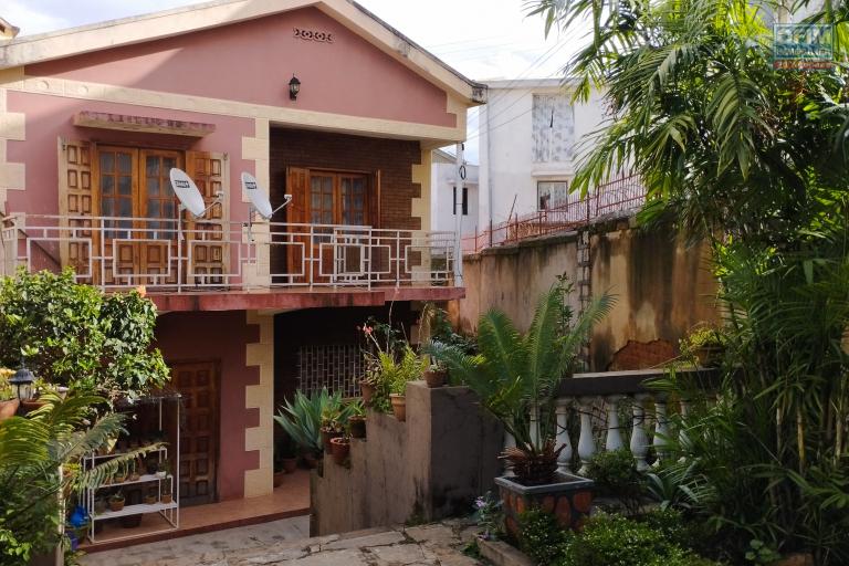 Maison F5 à étage sise à Manakambahiny-Antananarivo