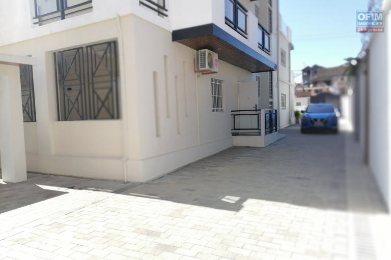 À louer 3 appartements de standing type T4 à proximité du centre commercial Leader Price et l'ambassade américain sis à Ambohibao