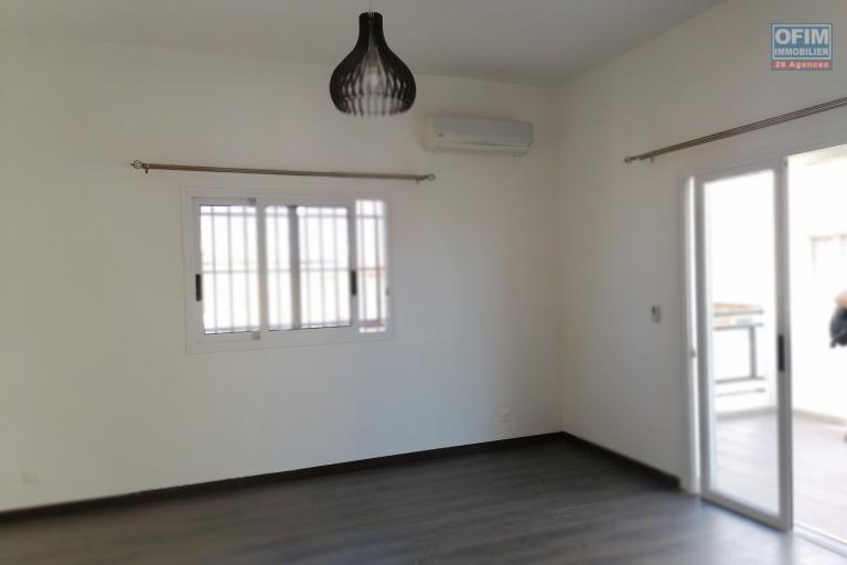 À louer 3 appartements de standing type T4 à proximité du centre commercial Leader Price et l'ambassade américain sis à Ambohibao