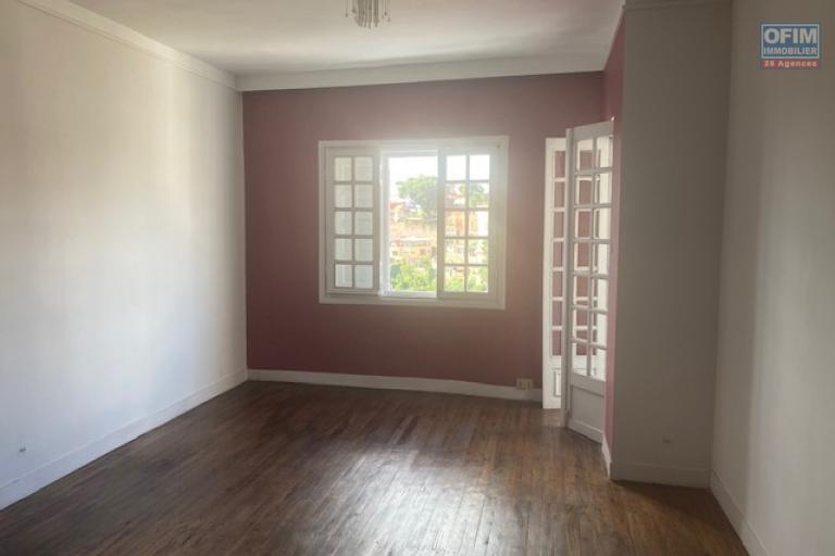 Une maison F6 à Ambatovinaky ( NON DISPONIBLE )