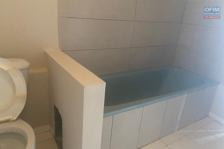 Une maison F6 à Ambatovinaky