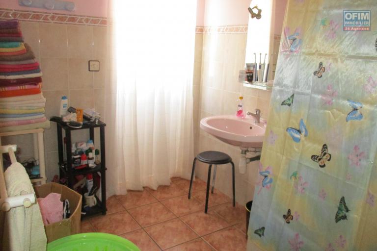 Une maison F5 sur 2 étages Cité Planton Ampahibe
