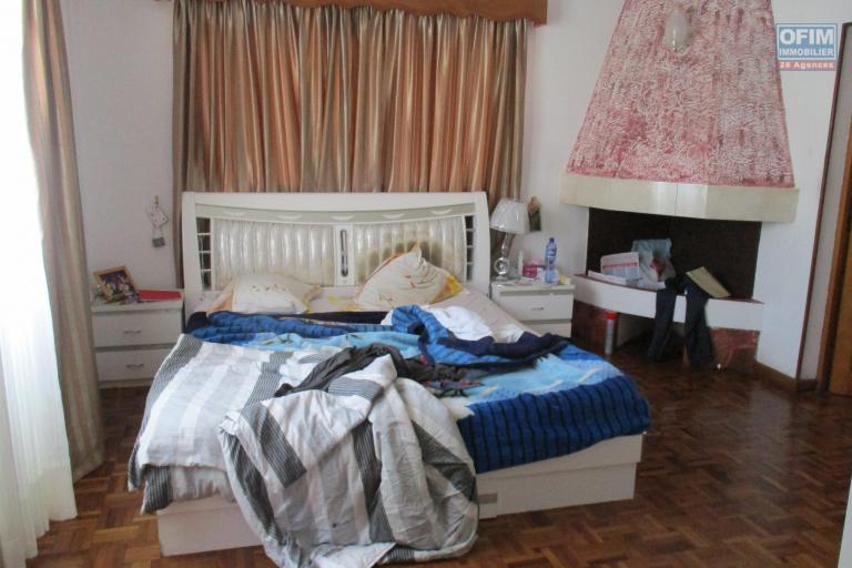 Une maison F5 sur 2 étages Cité Planton Ampahibe