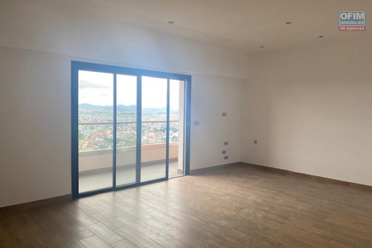 Un appartement T3 sur la haute ville à Ambohipotsy