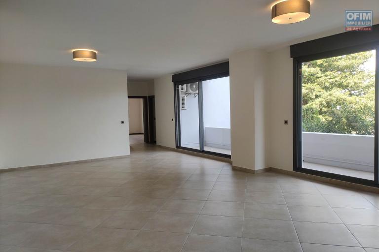 OFIM immobilier loue un appartement neuf T4 de 170m2 sur Ivandry qui est disponible de suite.