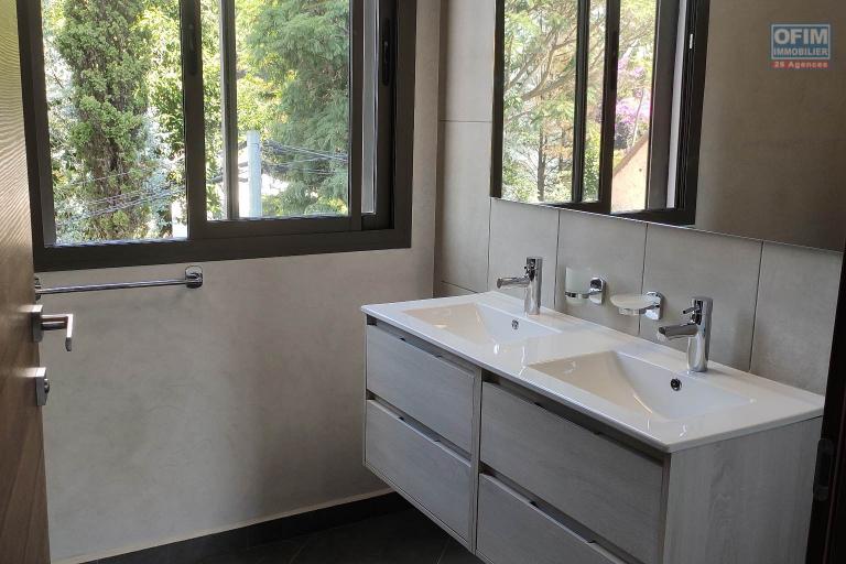 OFIM immobilier loue un appartement neuf T4 de 170m2 sur Ivandry qui est disponible de suite.