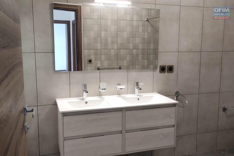 OFIM immobilier loue un appartement neuf T4 de 170m2 sur Ivandry qui est disponible de suite.