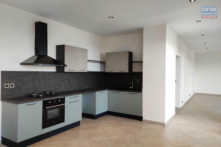 OFIM immobilier loue un appartement neuf T4 de 170m2 sur Ivandry qui est disponible de suite.