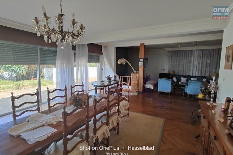  OFFRE EXCEPTIONNELLE  Grande villa F6 de 500 M2 habitables sur un terrain de 3534 M2 à Ambohibao