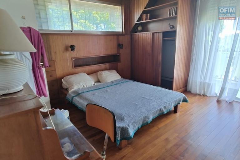  OFFRE EXCEPTIONNELLE  Grande villa F6 de 500 M2 habitables sur un terrain de 3534 M2 à Ambohibao