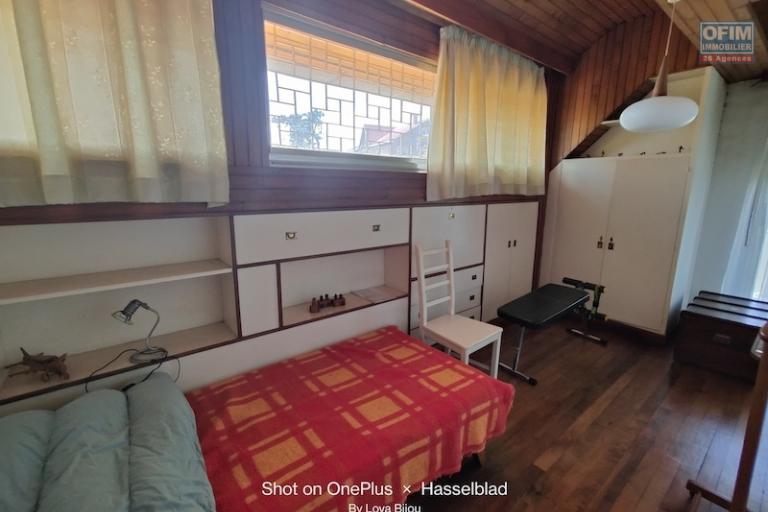  OFFRE EXCEPTIONNELLE  Grande villa F6 de 500 M2 habitables sur un terrain de 3534 M2 à Ambohibao