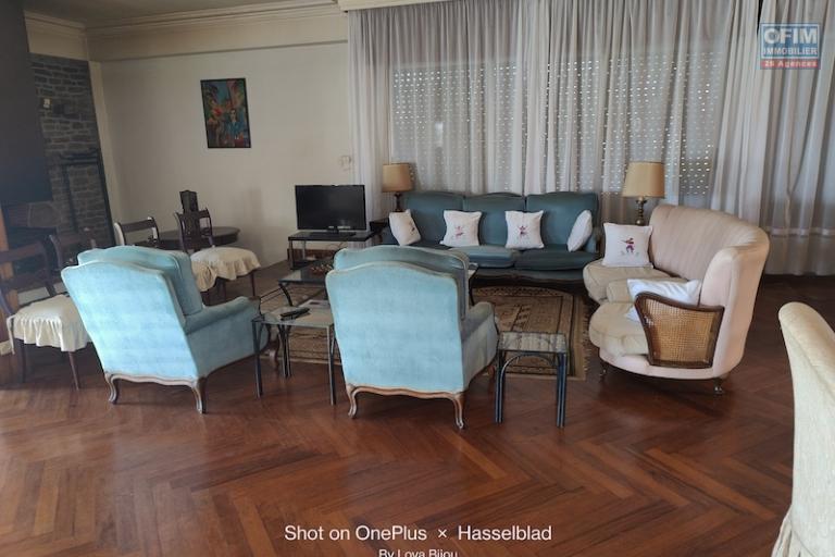  OFFRE EXCEPTIONNELLE  Grande villa F6 de 500 M2 habitables sur un terrain de 3534 M2 à Ambohibao