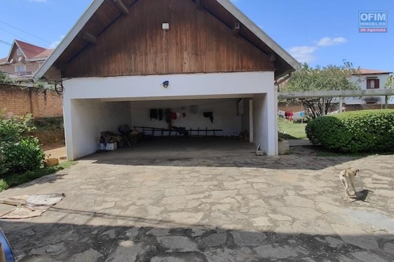  OFFRE EXCEPTIONNELLE  Grande villa F6 de 500 M2 habitables sur un terrain de 3534 M2 à Ambohibao