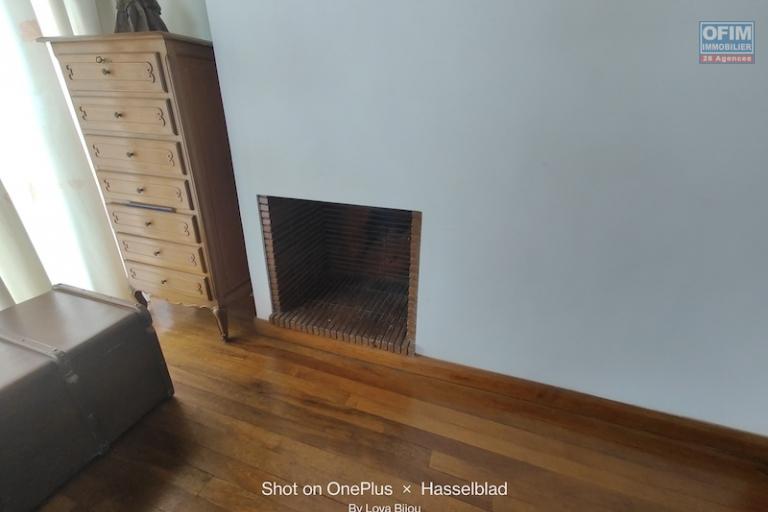  OFFRE EXCEPTIONNELLE  Grande villa F6 de 500 M2 habitables sur un terrain de 3534 M2 à Ambohibao