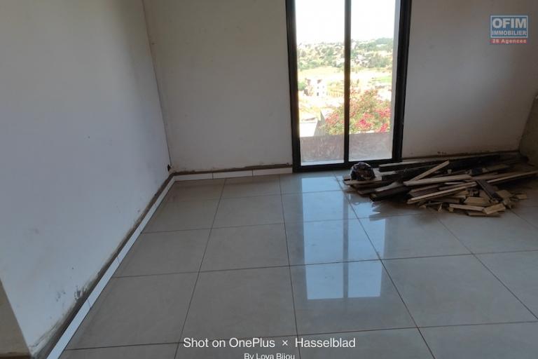 VENTE MAISON F4 SUR TERRAIN DE 874 m2 A AMBOHIDRATRIMO, contact Mr Jacky 0340244304