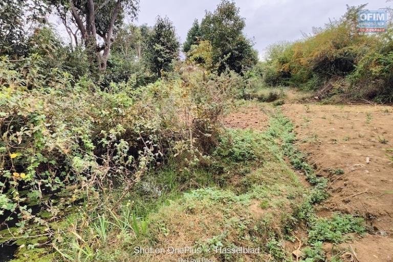 Exceptionnel beau terrain de 2625 M2 &agrave; vendre pr&egrave;s de l'a&eacute;roport. Contact Mr Jacky