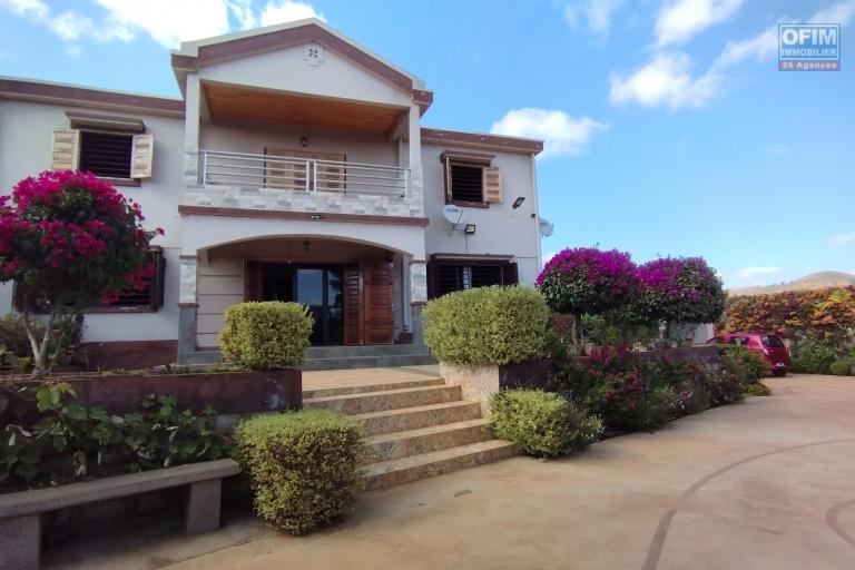 Villa à étage F7 sur  916 m2 de terrain à Ambohijanaka- Antananarivo