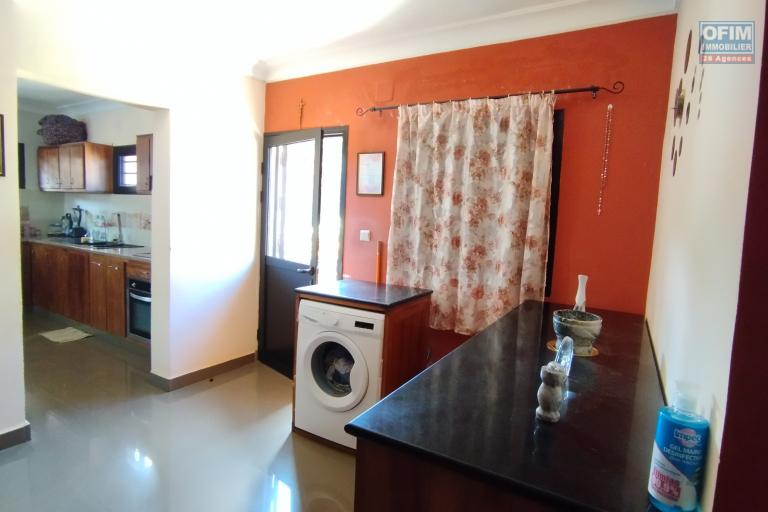 Villa à étage F7 sur  916 m2 de terrain à Ambohijanaka- Antananarivo