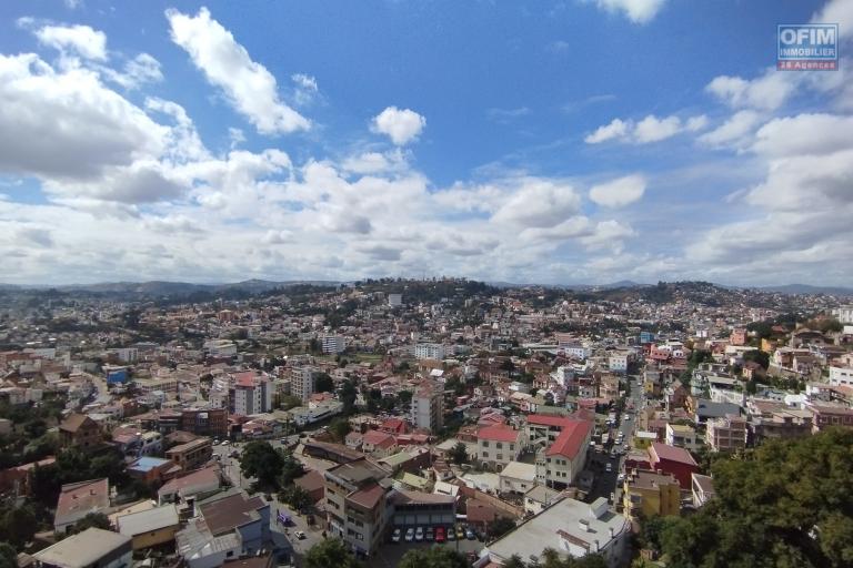 Spacieux appartement T6 de 300 m2  en plein centre ville à Ambohijatovo Ambony- Antananarivo