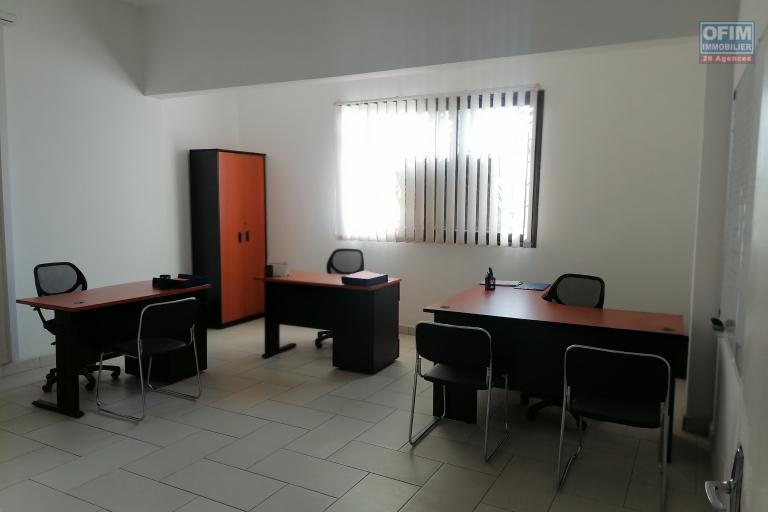 À louer un local meublé pour bureau ou autre d'une superficie de 150m2 sis à Andranomena à proximité de toutes les commodités